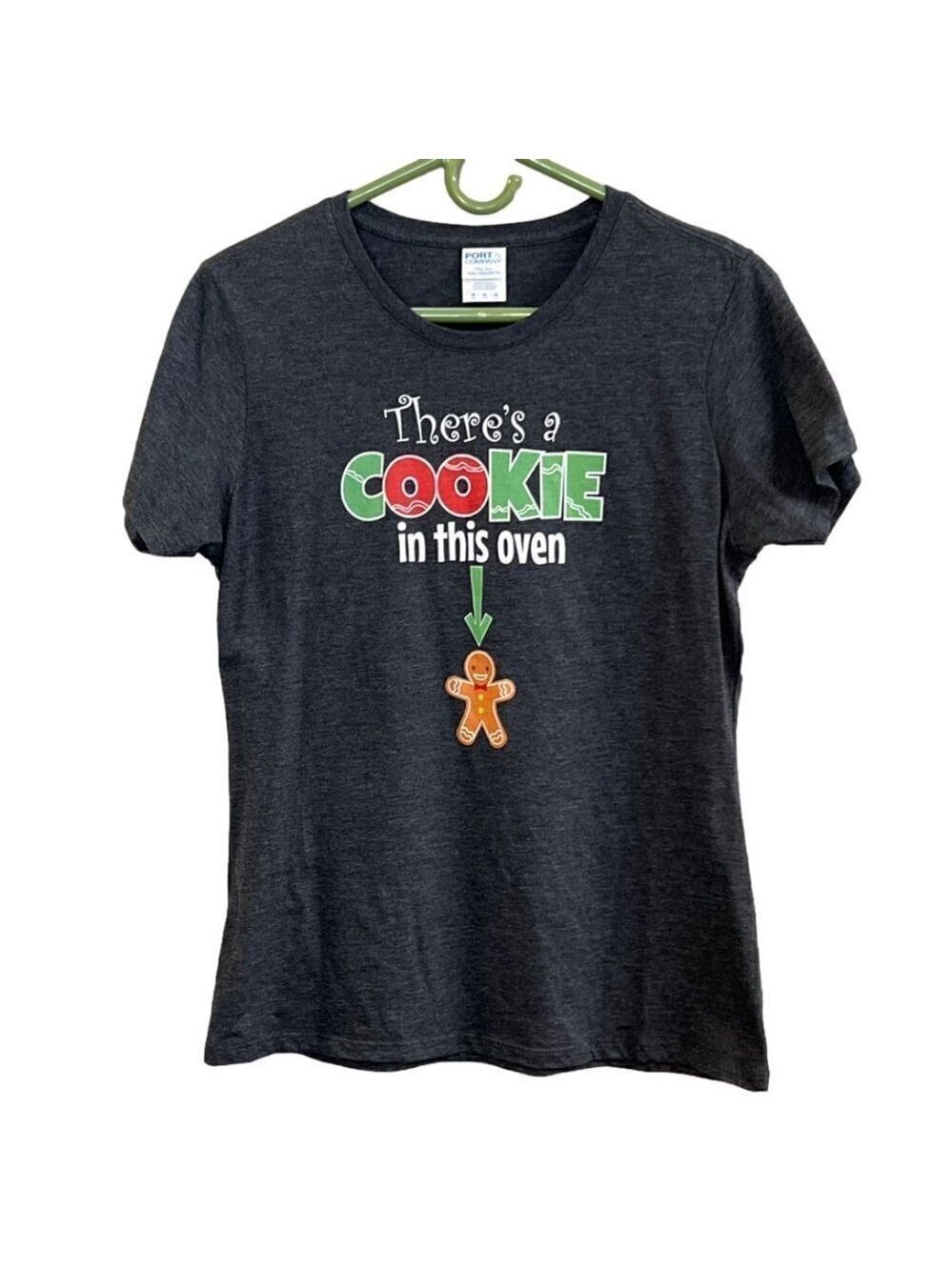 Christmas "There is a Cookie in This Oven" Pregnancy Announcement Tee. Size M